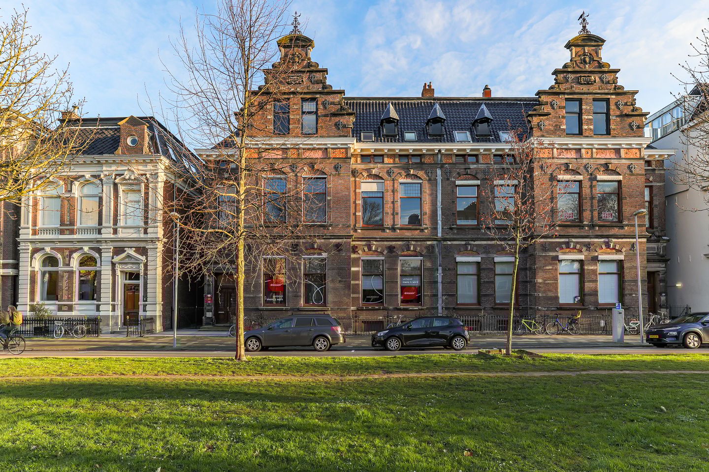 View photo 1 of Ubbo Emmiussingel 21