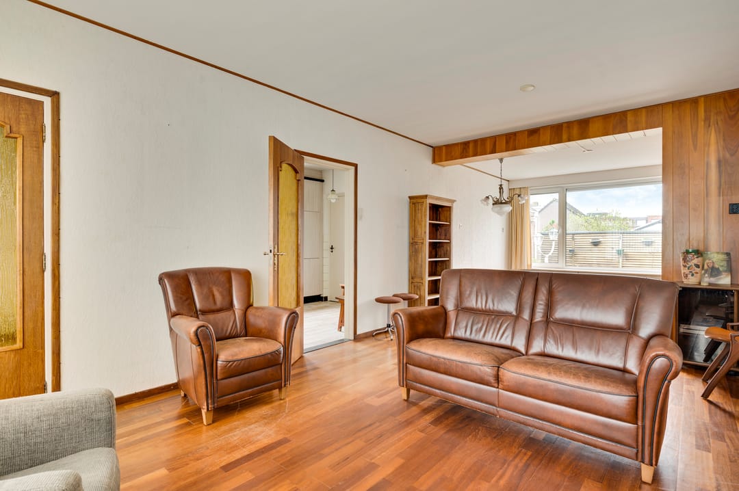 Semi-detached house with extension, garage and plenty of possibilities in Nederweert — 17