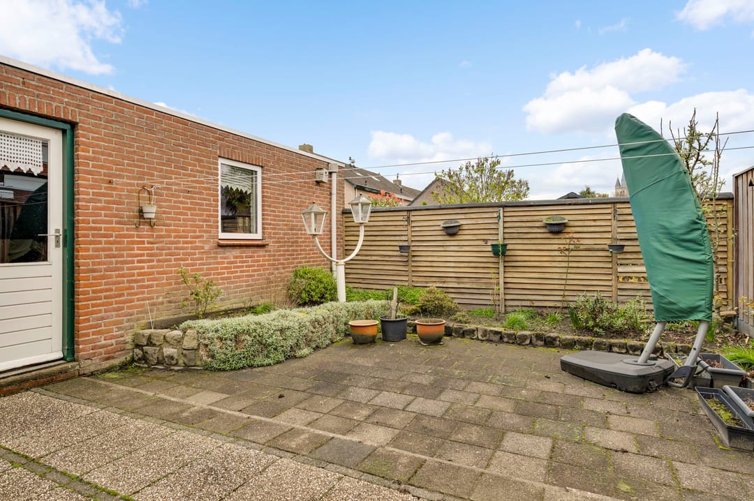 Semi-detached house with extension, garage and plenty of possibilities in Nederweert — 23