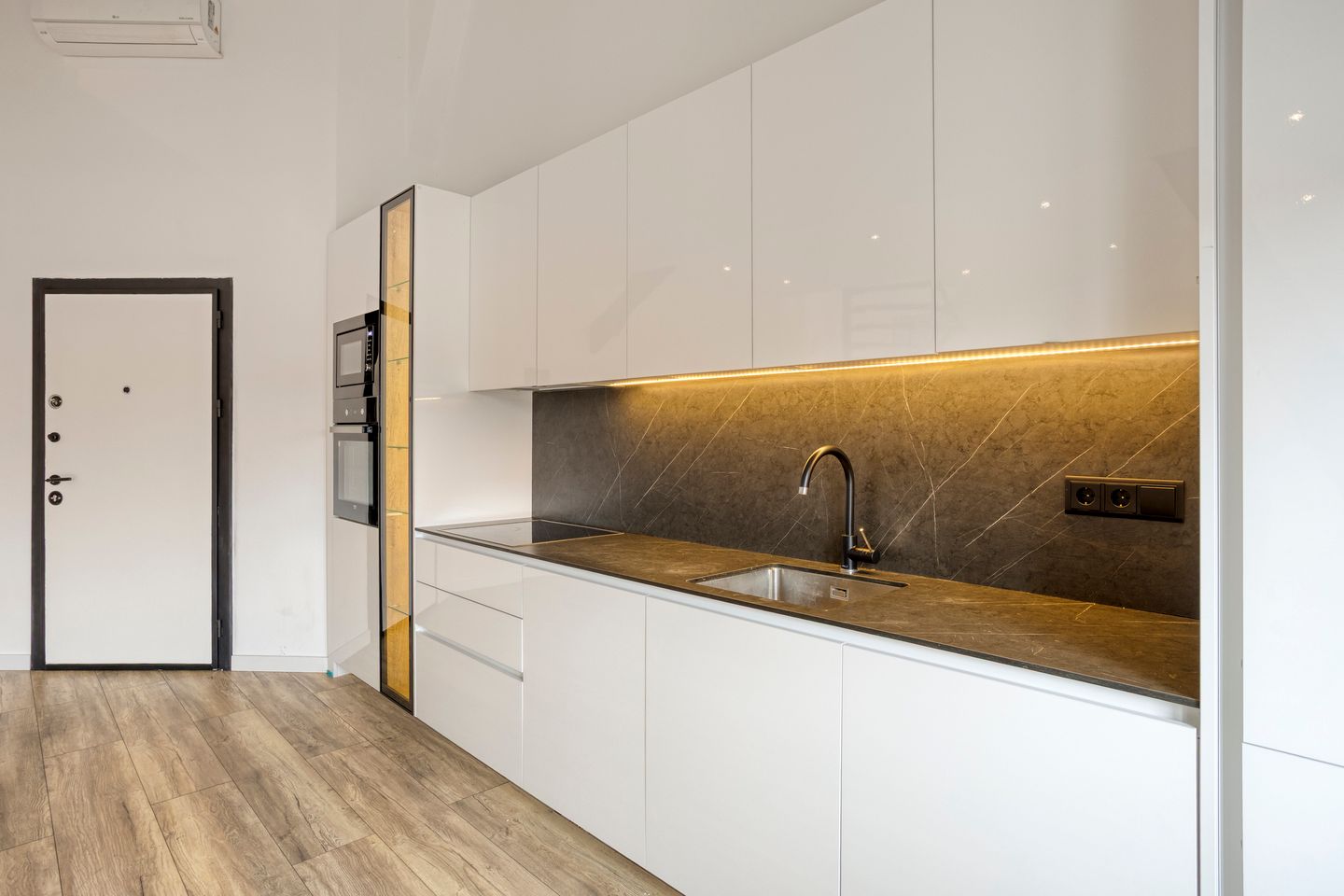 Foto 10 van Annastraat 17-C