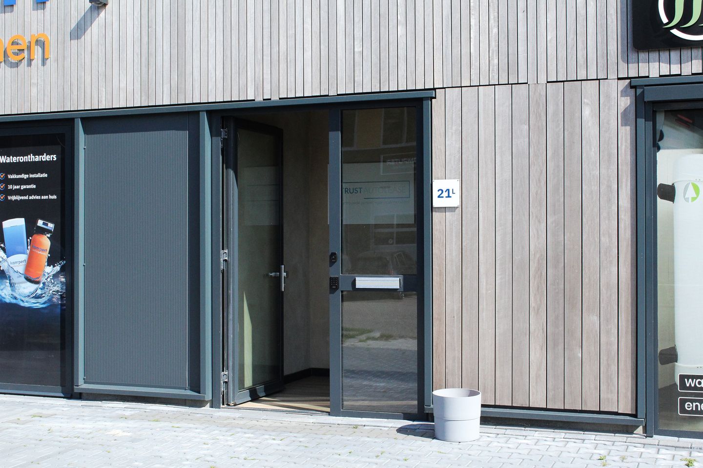 View photo 2 of Hulsenboschstraat 21-L