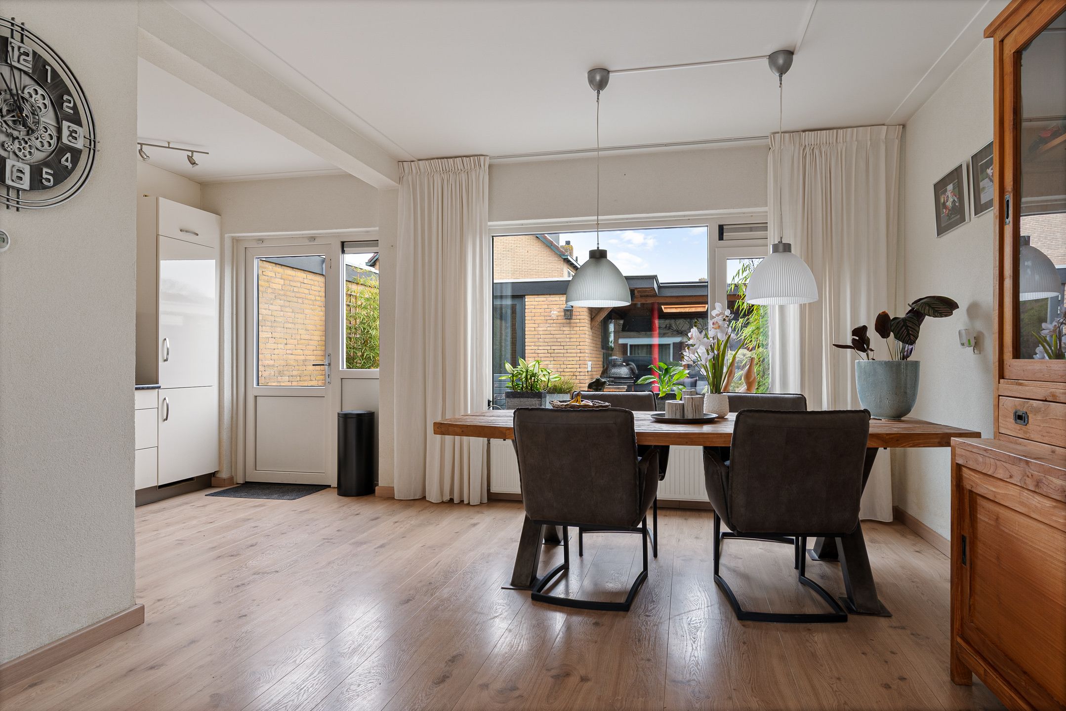 Photo 6 of Langeweide 329