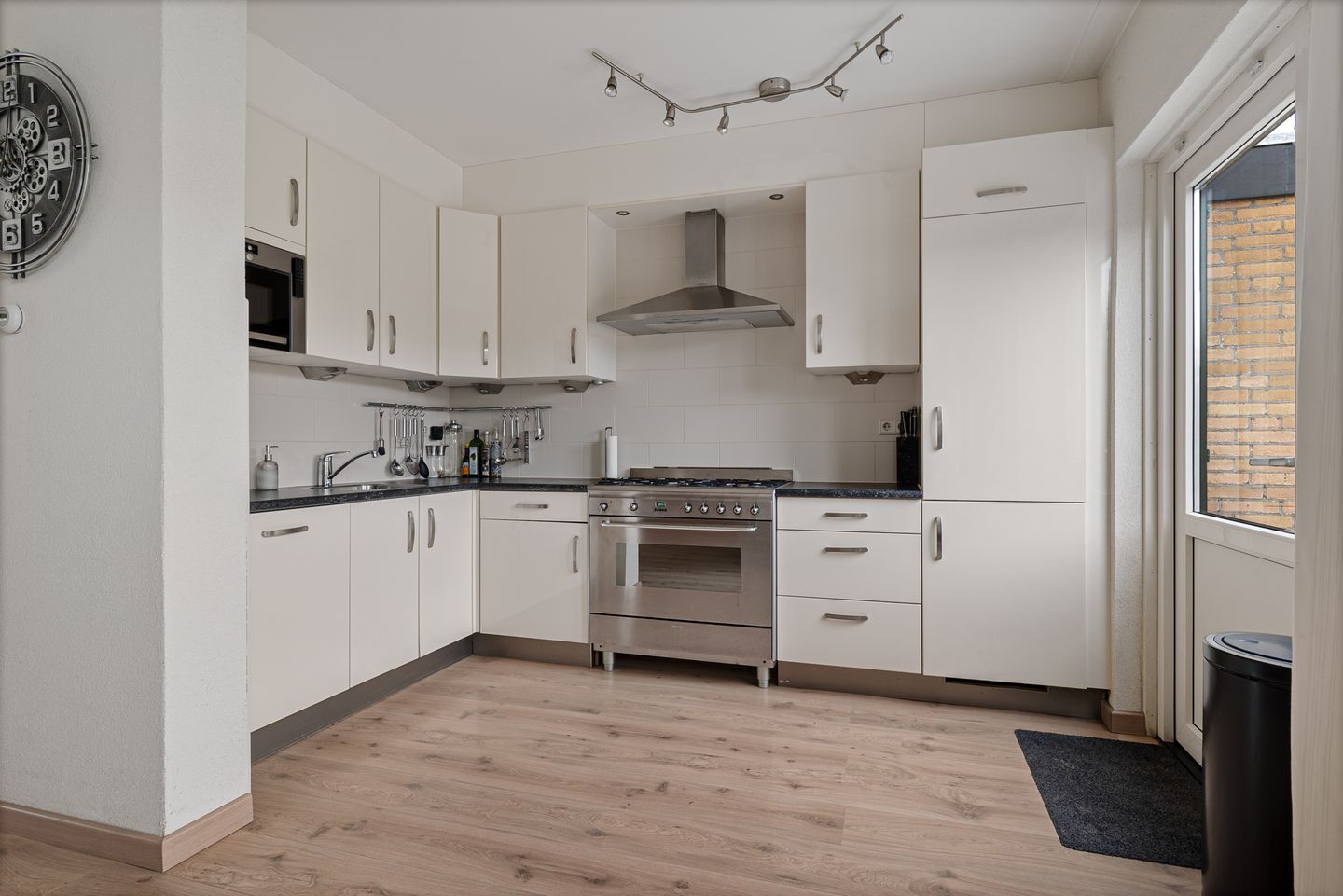 Photo 10 of Langeweide 329