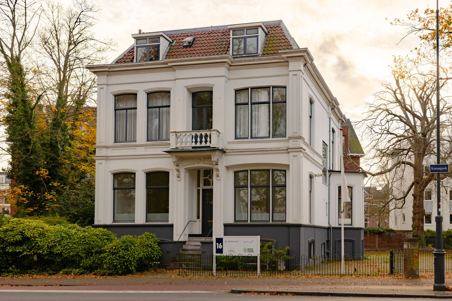 View photo 2 of Kenaupark 16