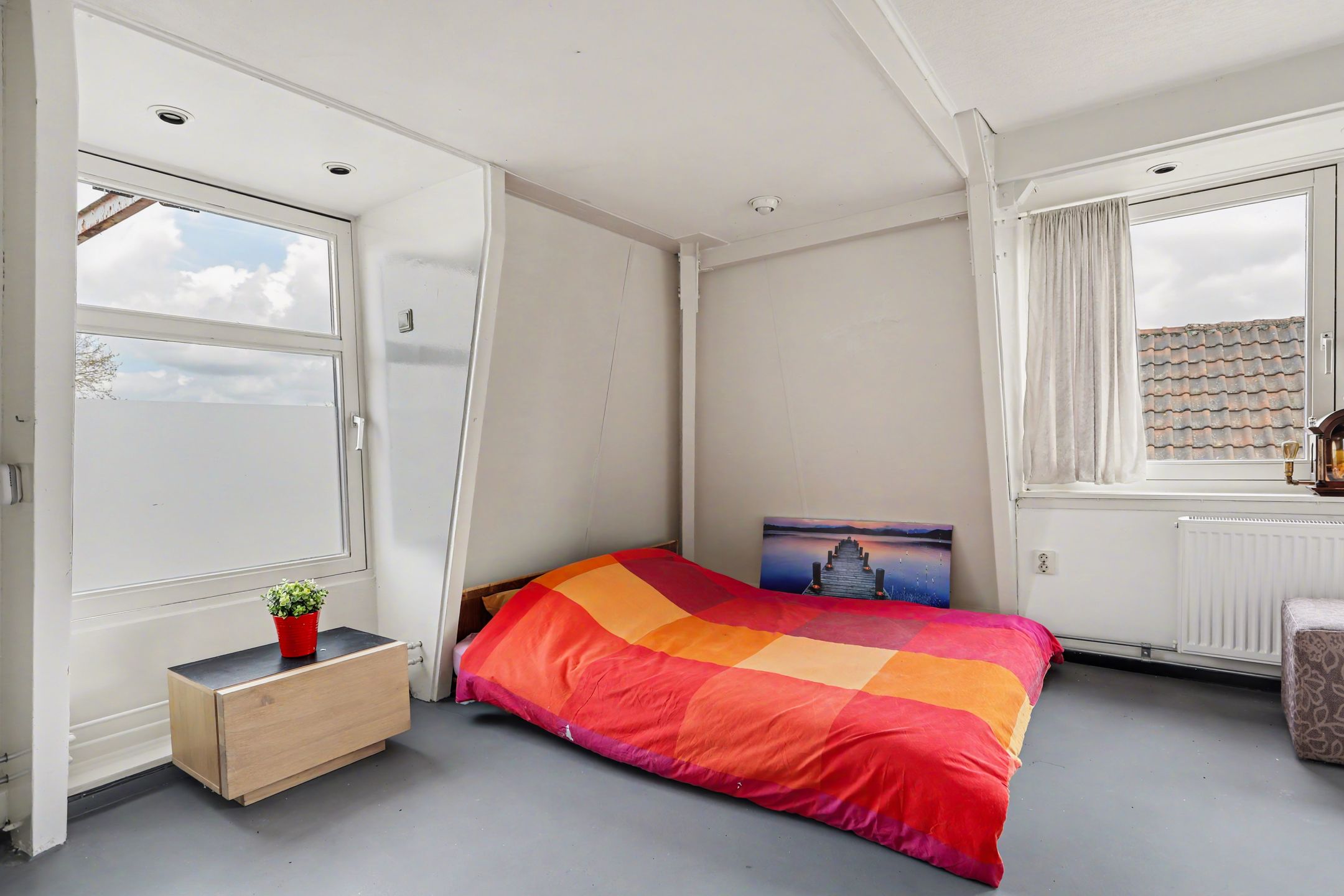 Unique Top-Floor Apartment with River Views in Zaltbommel City Center — 15