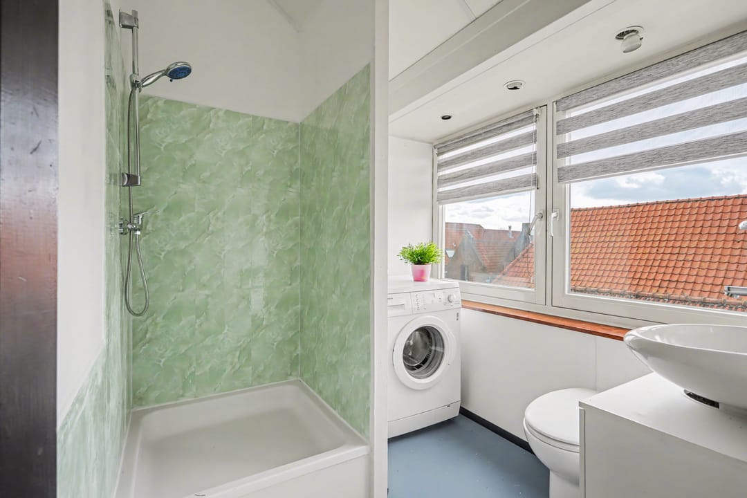 Unique Top-Floor Apartment with River Views in Zaltbommel City Center — 17