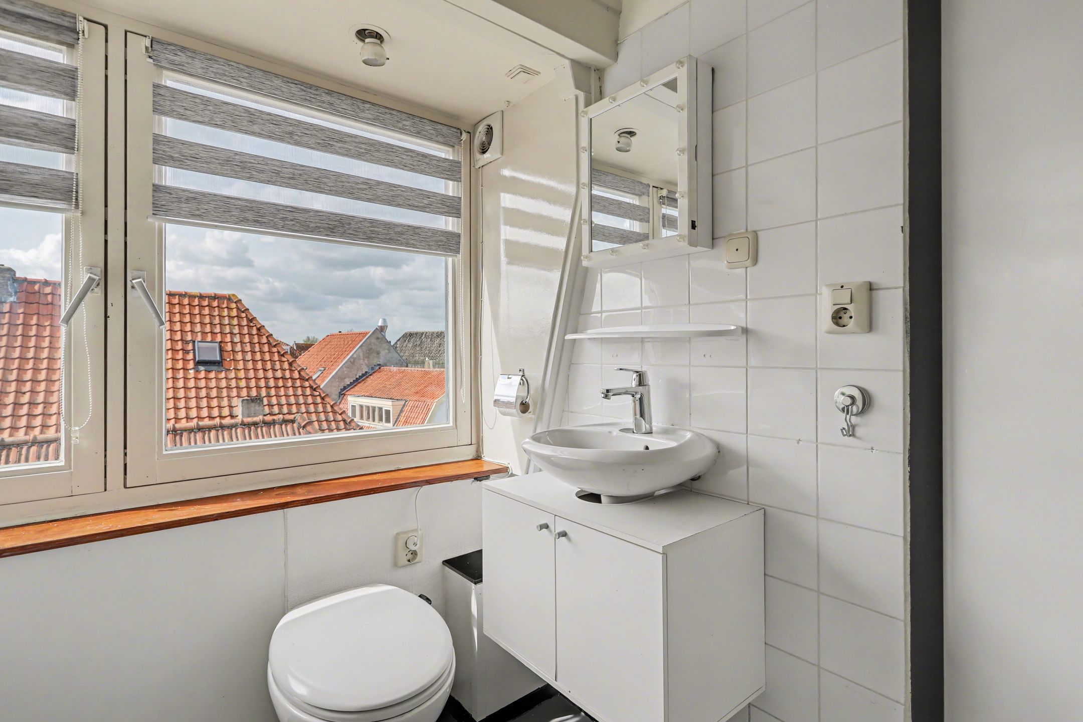 Unique Top-Floor Apartment with River Views in Zaltbommel City Center — 18