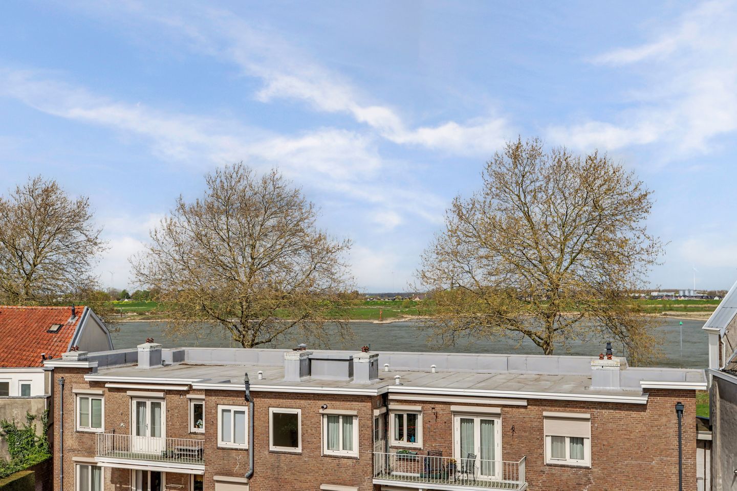 Unique Top-Floor Apartment with River Views in Zaltbommel City Center — 20