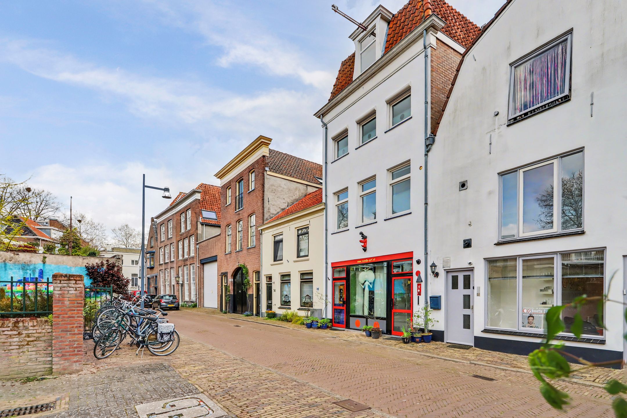 Unique Top-Floor Apartment with River Views in Zaltbommel City Center — 27