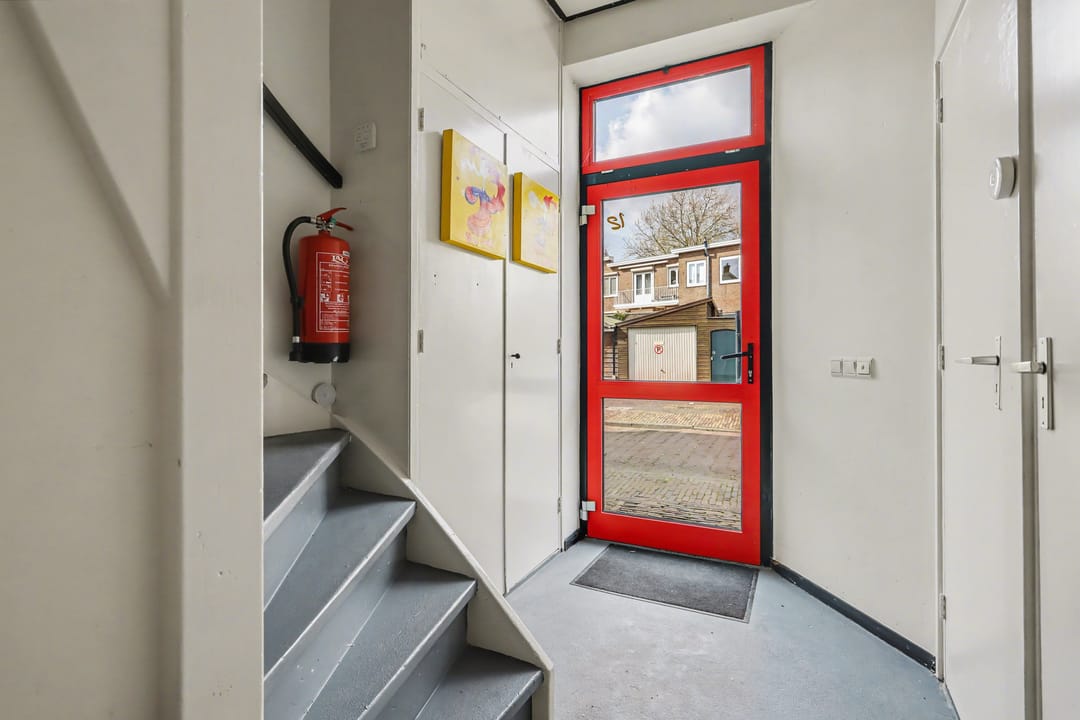 Unique Top-Floor Apartment with River Views in Zaltbommel City Center — 22