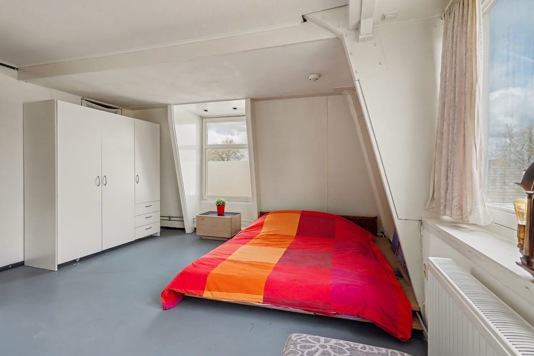 Unique Top-Floor Apartment with River Views in Zaltbommel City Center — 16