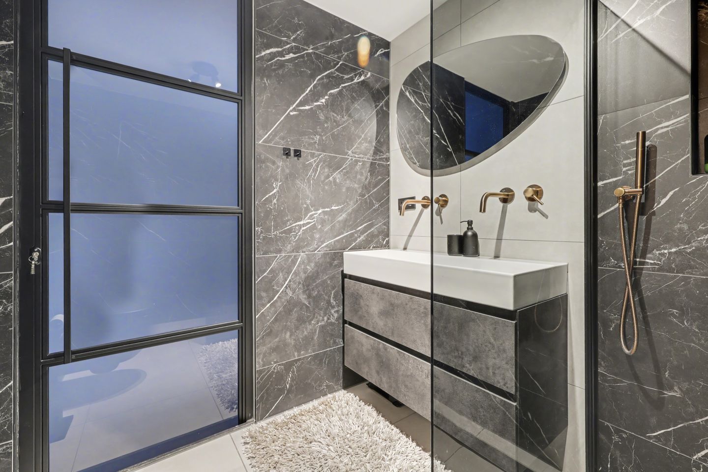 Foto 35 van Megenstraat 157