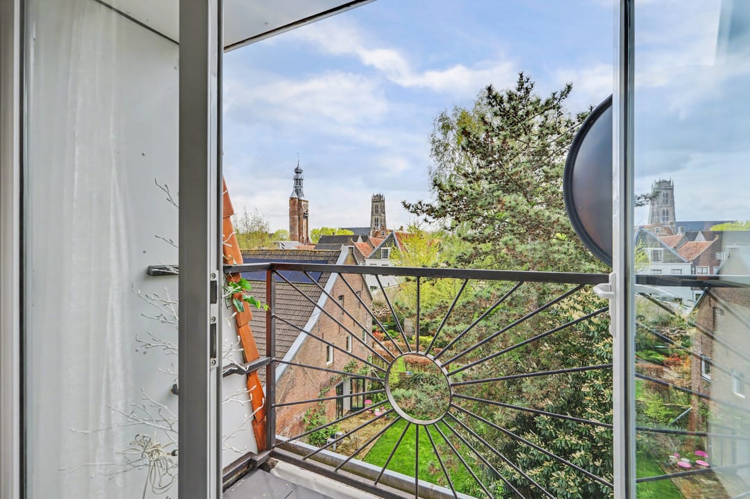 Unique Top-Floor Apartment with River Views in Zaltbommel City Center — 7