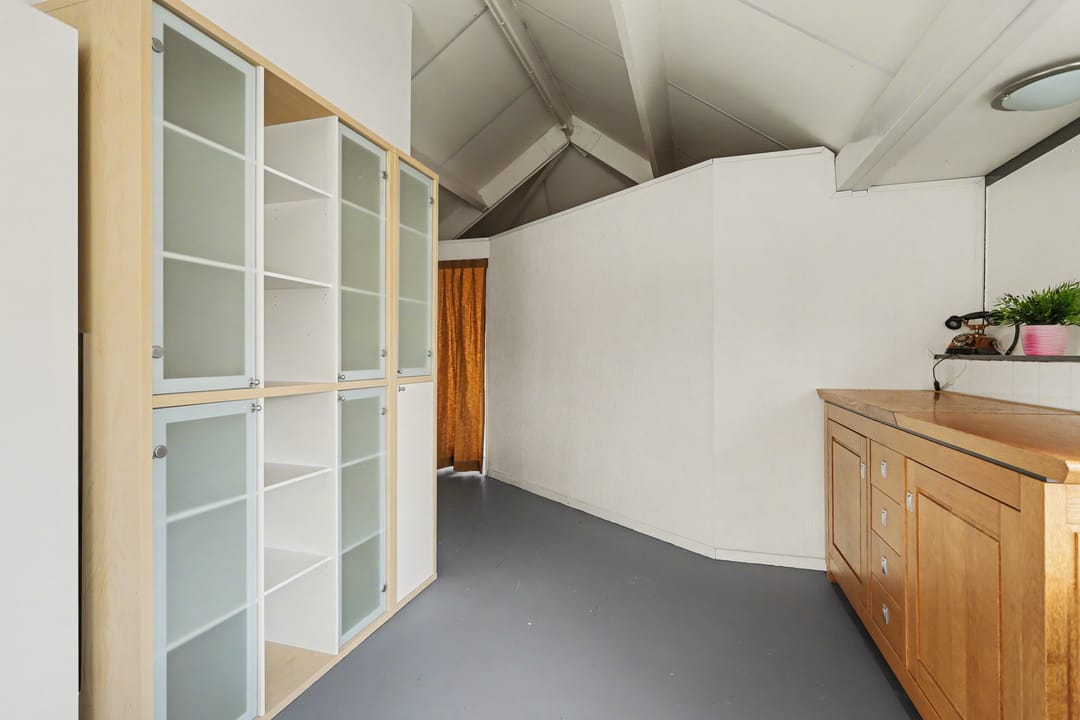 Unique Top-Floor Apartment with River Views in Zaltbommel City Center — 13