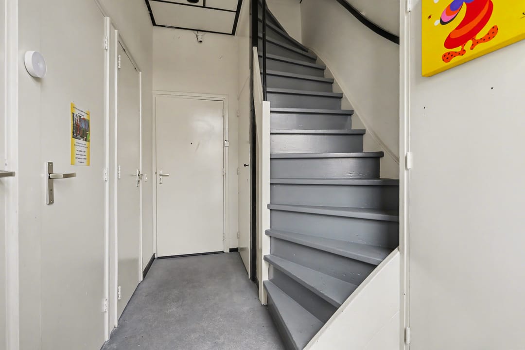 Unique Top-Floor Apartment with River Views in Zaltbommel City Center — 23