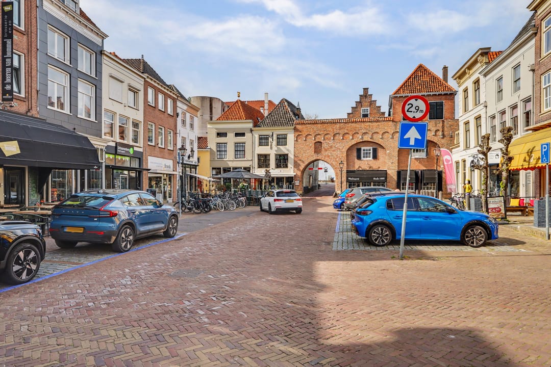 Unique Top-Floor Apartment with River Views in Zaltbommel City Center — 32