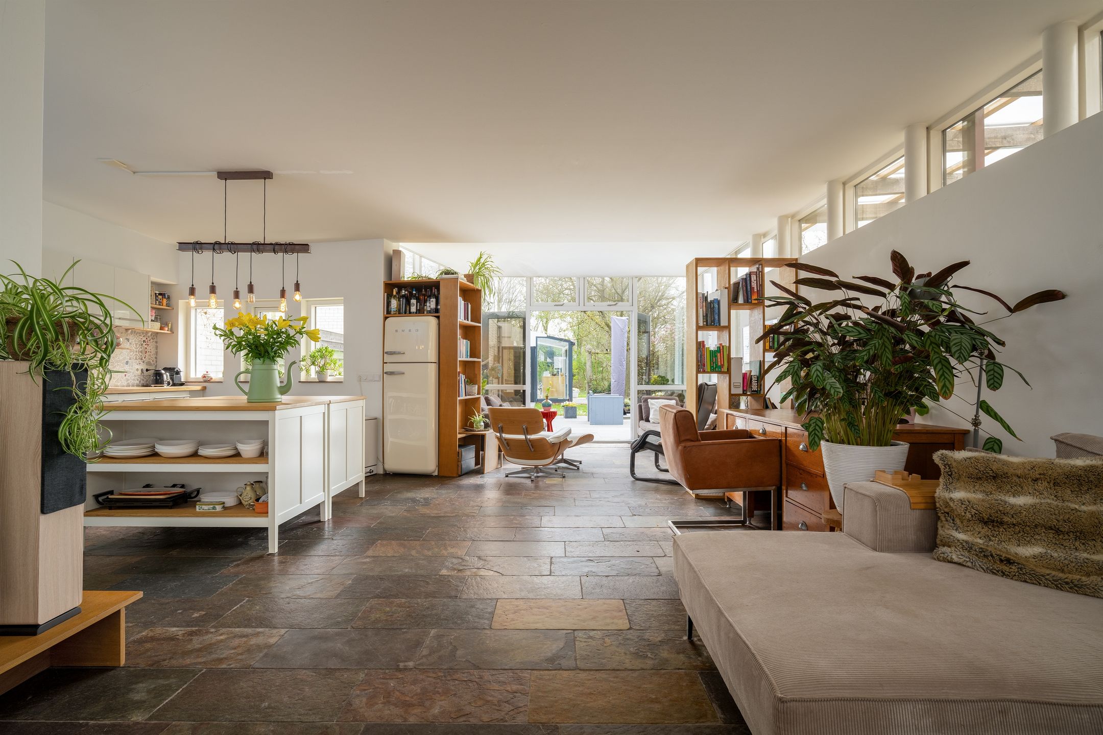 Architectural Waterfront Home with Glass Orangerie in Engelen — 15