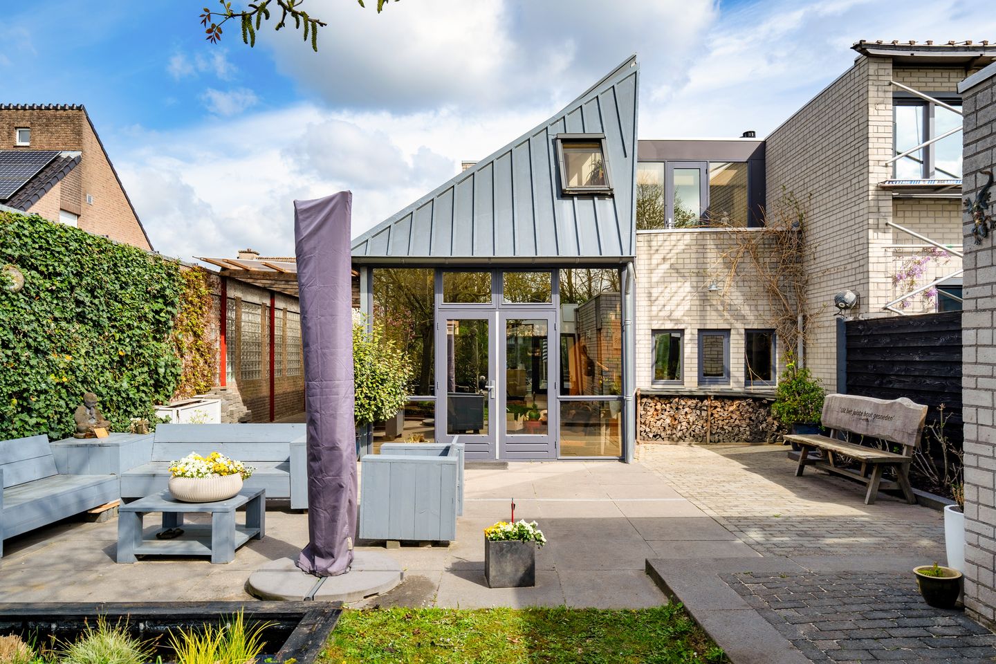 Architectural Waterfront Home with Glass Orangerie in Engelen — 25