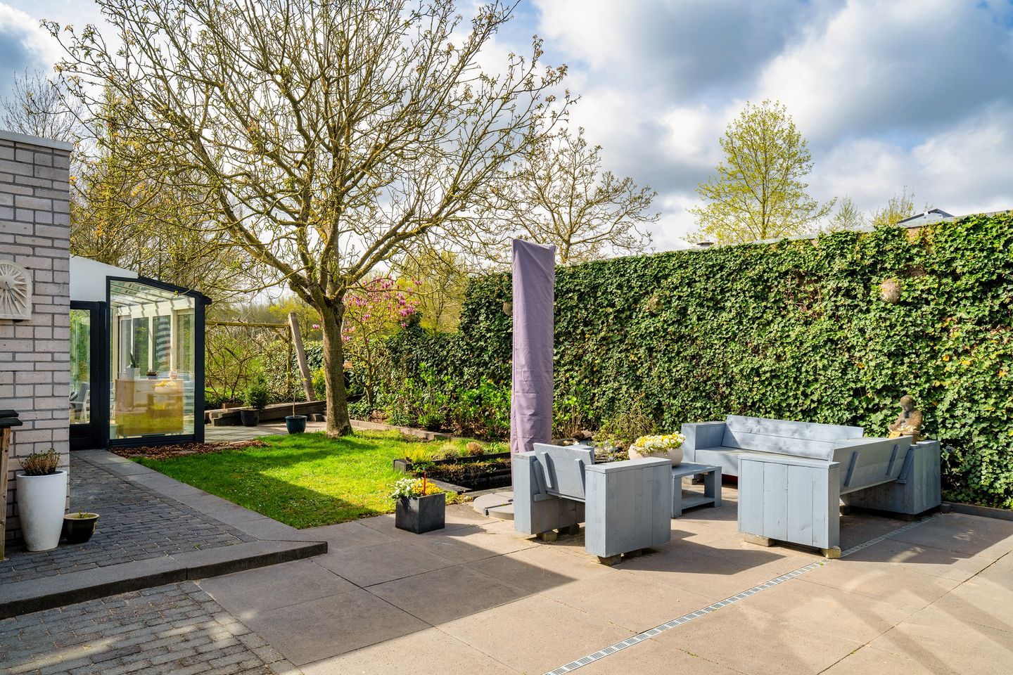 Architectural Waterfront Home with Glass Orangerie in Engelen — 29