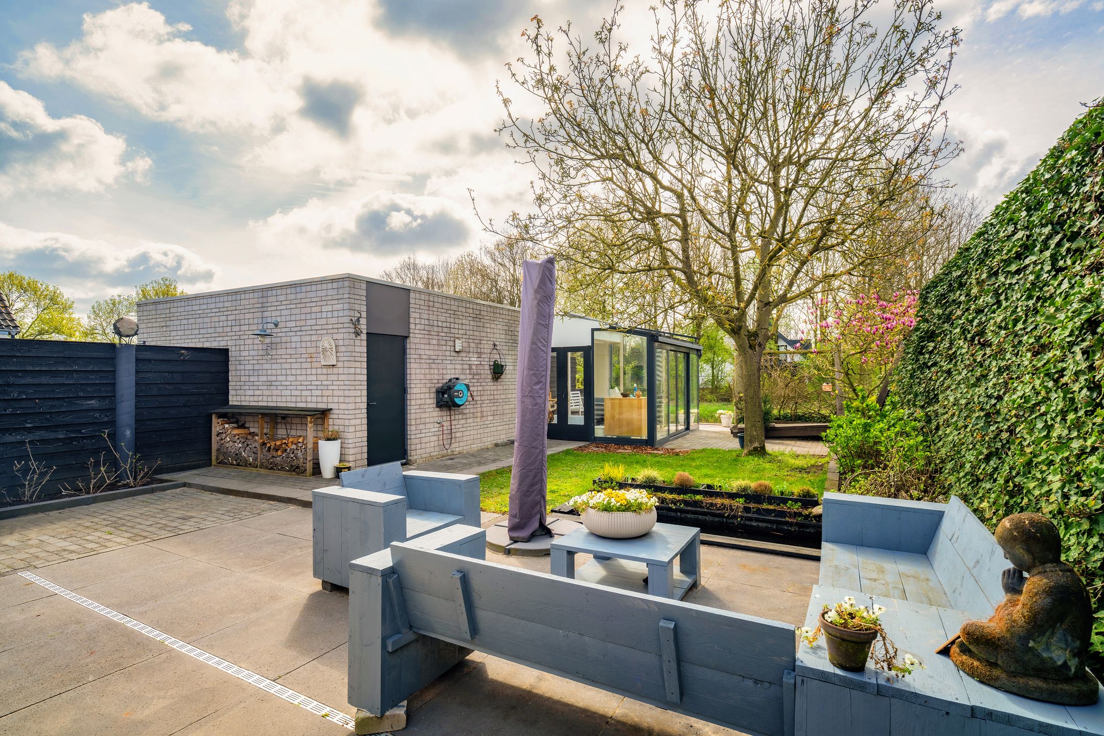 Architectural Waterfront Home with Glass Orangerie in Engelen — 30
