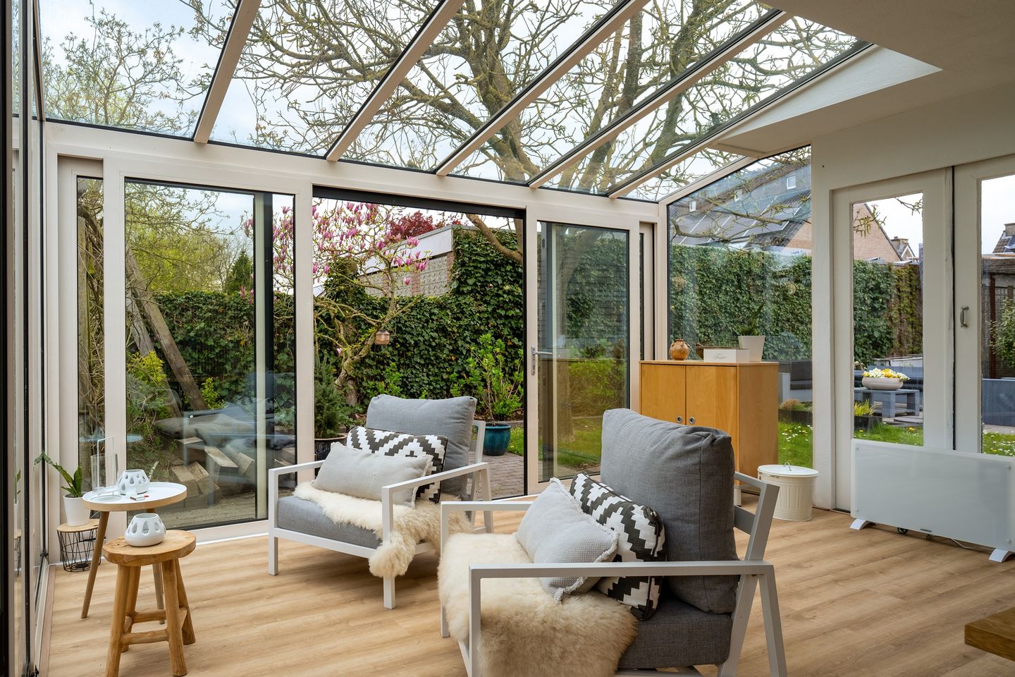 Architectural Waterfront Home with Glass Orangerie in Engelen — 35