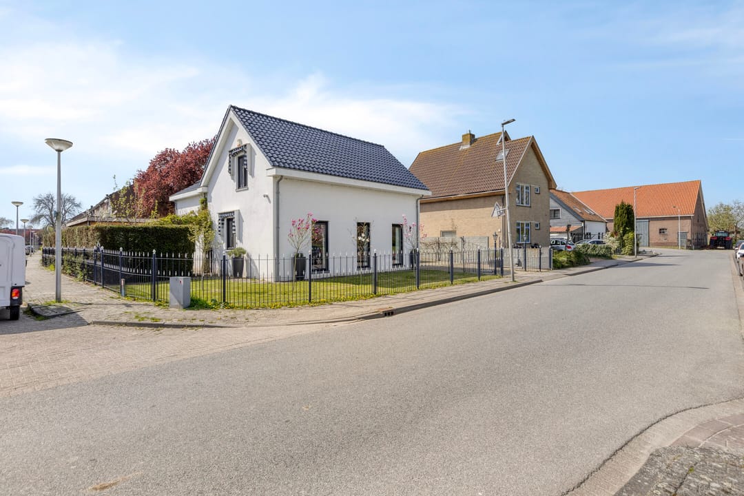 Foto 1 van Dorpsweg 2