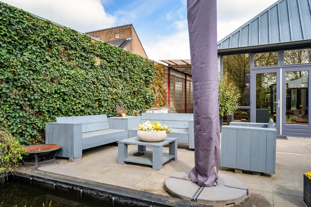 Architectural Waterfront Home with Glass Orangerie in Engelen — 26