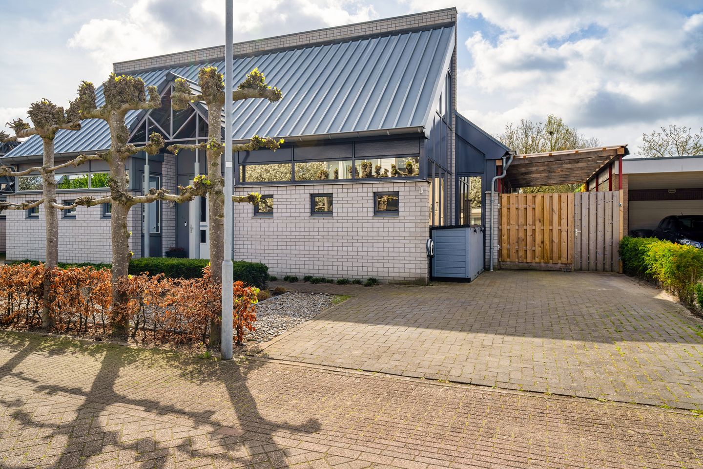 Architectural Waterfront Home with Glass Orangerie in Engelen — 44