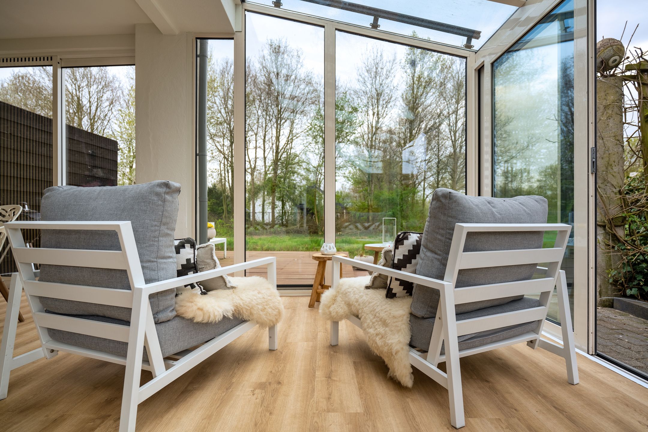 Architectural Waterfront Home with Glass Orangerie in Engelen — 36