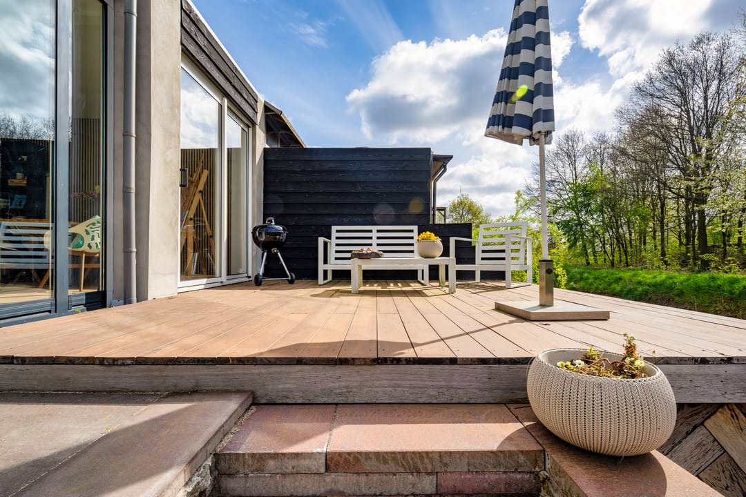 Architectural Waterfront Home with Glass Orangerie in Engelen — 38