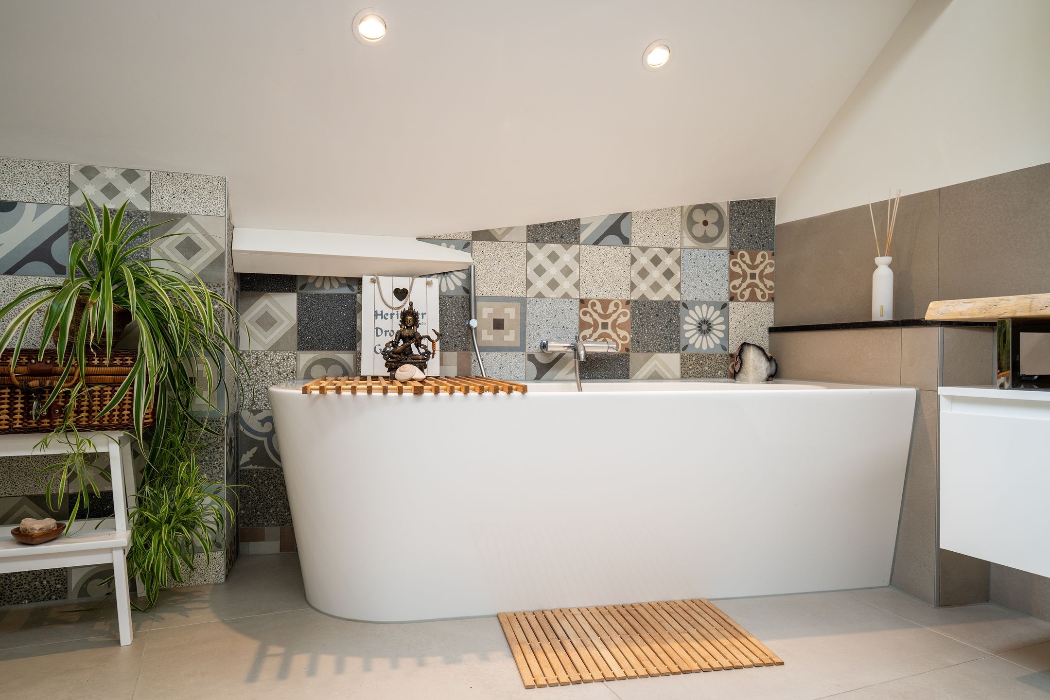 Architectural Waterfront Home with Glass Orangerie in Engelen — 63