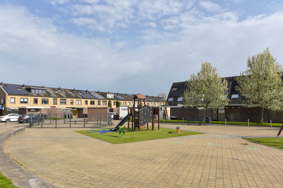 Spacious terraced house with four bedrooms and living room extension in Kersenboogerd-Zuid — 26