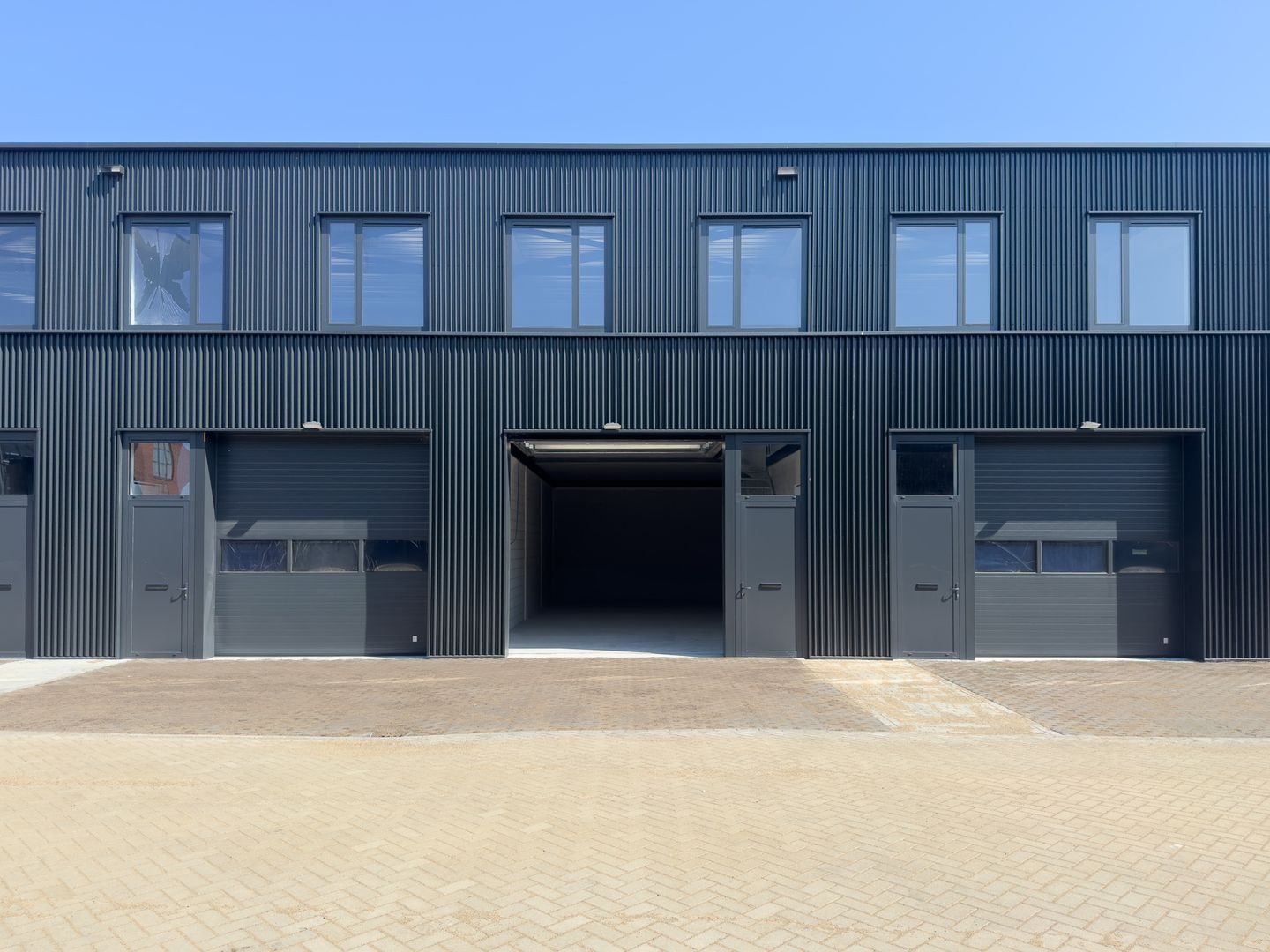 View photo 1 of Steur 17