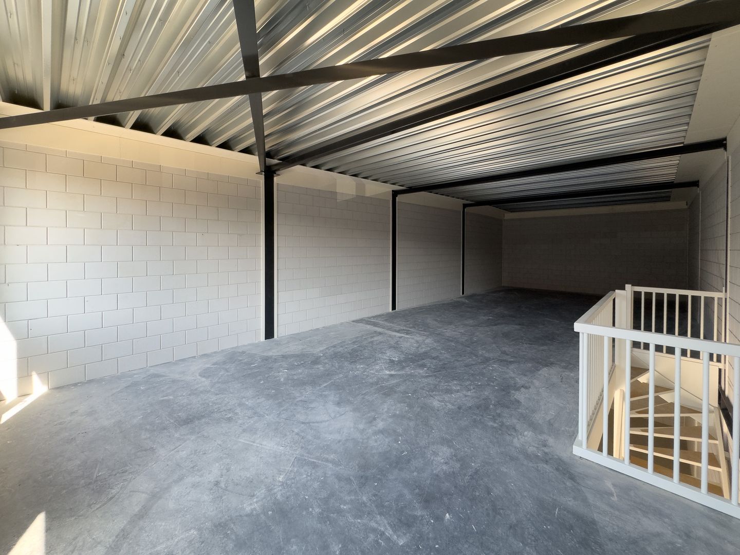 View photo 3 of Steur 17