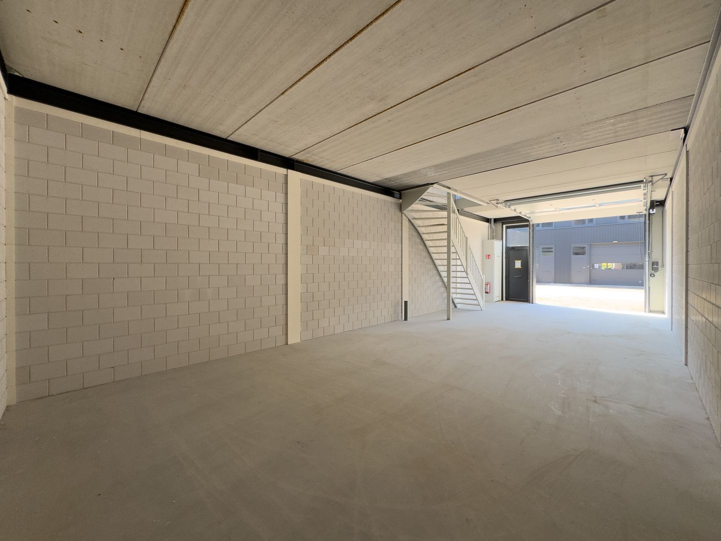 View photo 2 of Steur 17