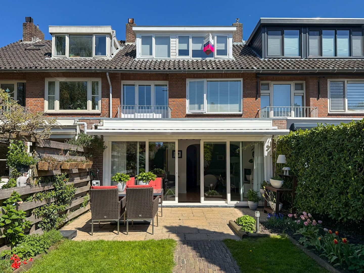 Spacious Family Home with Sunny Southwest Garden in Badhoevedorp — 29