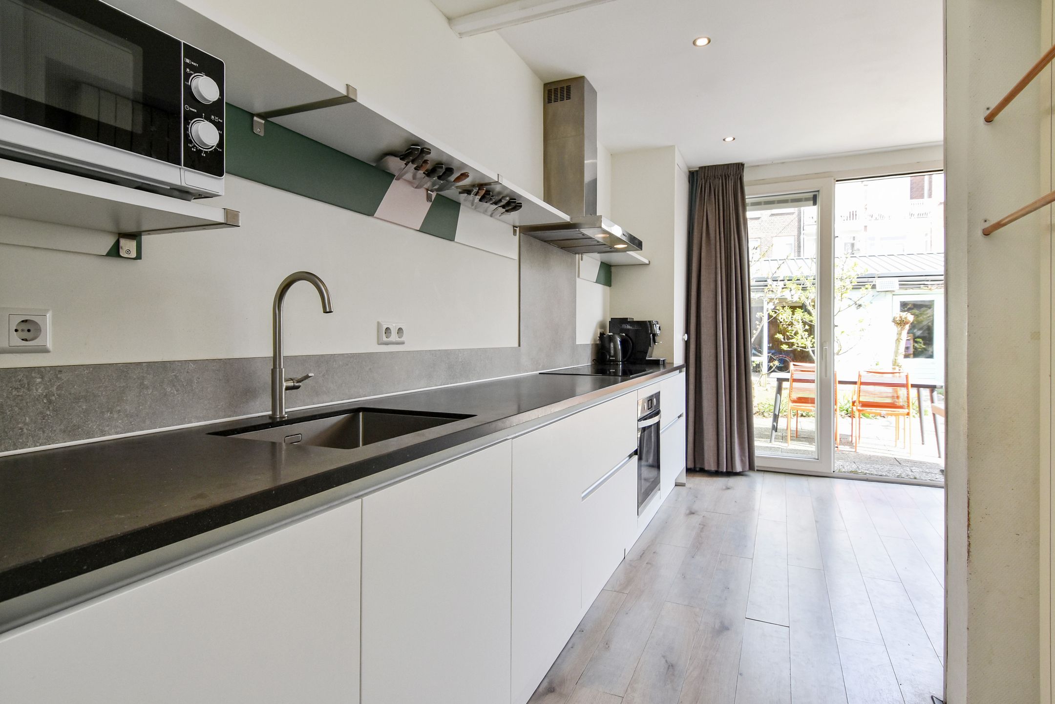 Spacious 8-room family home with flexible living options in Oud Loosduinen — 15