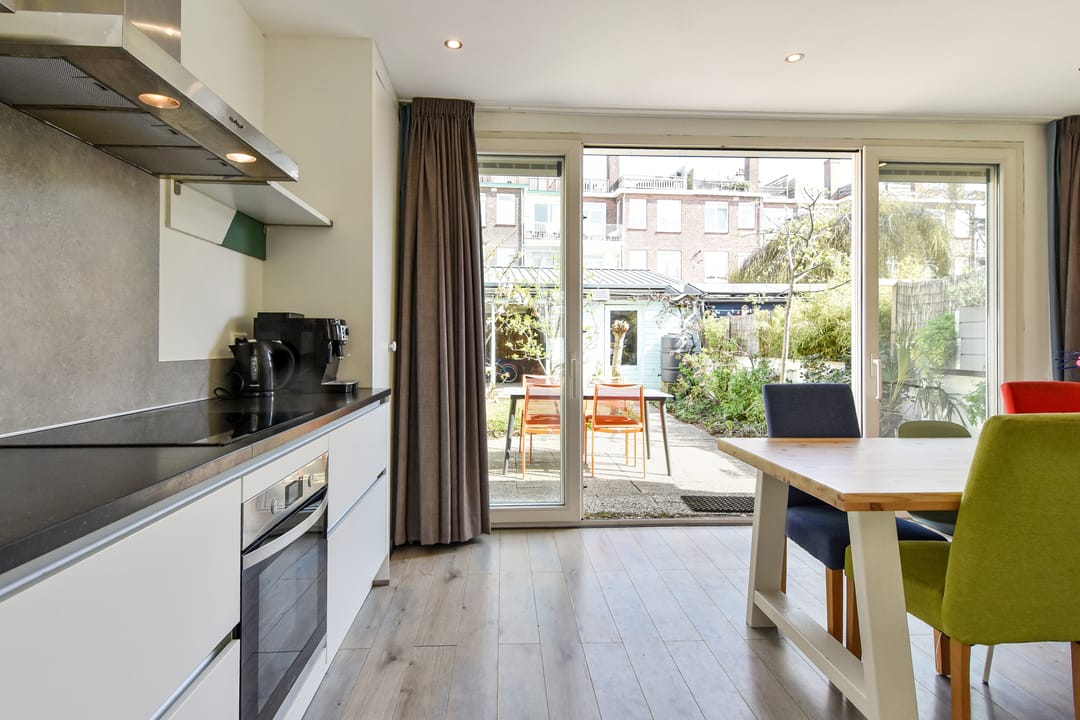 Spacious 8-room family home with flexible living options in Oud Loosduinen — 16