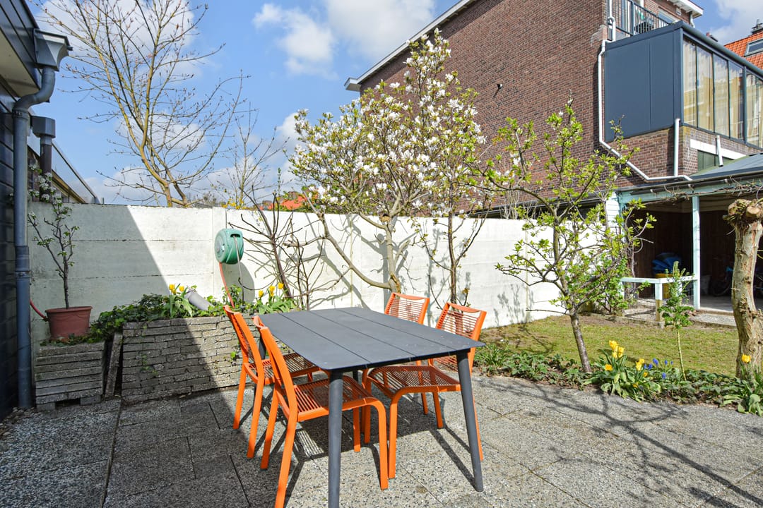 Spacious 8-room family home with flexible living options in Oud Loosduinen — 22