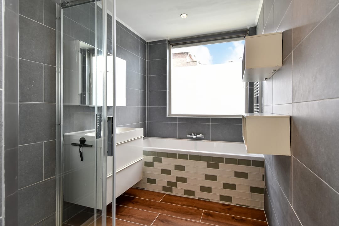 Spacious 8-room family home with flexible living options in Oud Loosduinen — 41