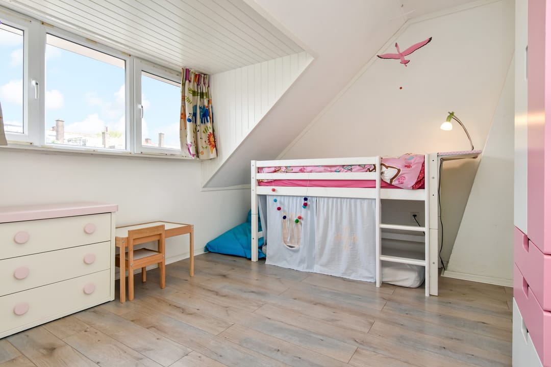 Spacious 8-room family home with flexible living options in Oud Loosduinen — 32