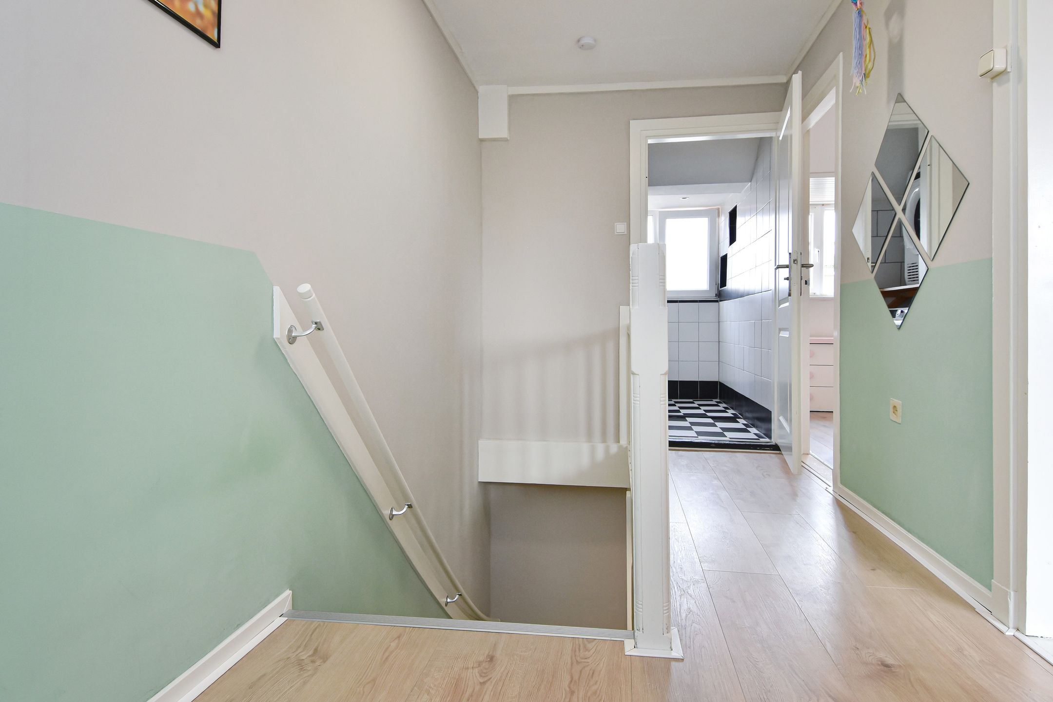 Spacious 8-room family home with flexible living options in Oud Loosduinen — 27