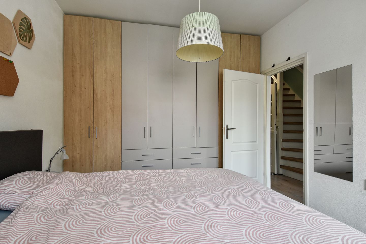Spacious 8-room family home with flexible living options in Oud Loosduinen — 44