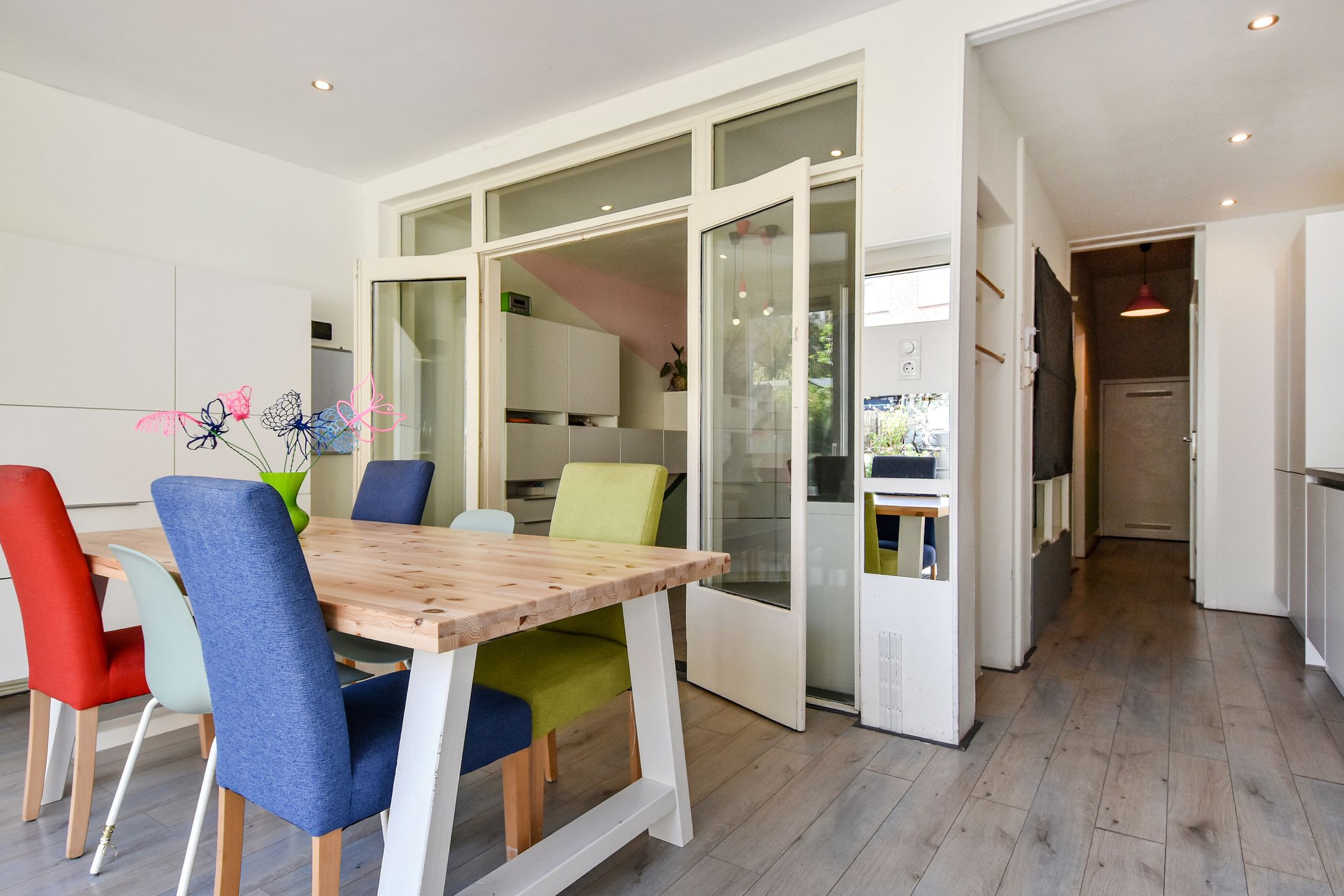 Spacious 8-room family home with flexible living options in Oud Loosduinen — 24