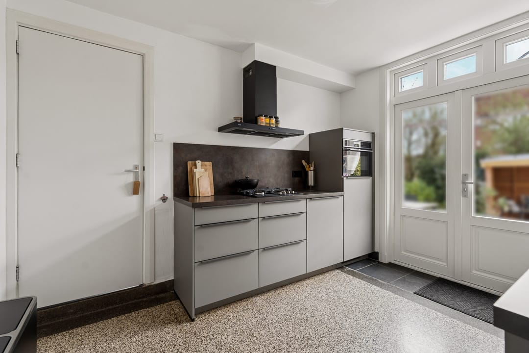 Luxuriously Renovated Semi-Detached Home with Studio and Greenhouse on Spacious 1,400m² Plot in Lent — 22