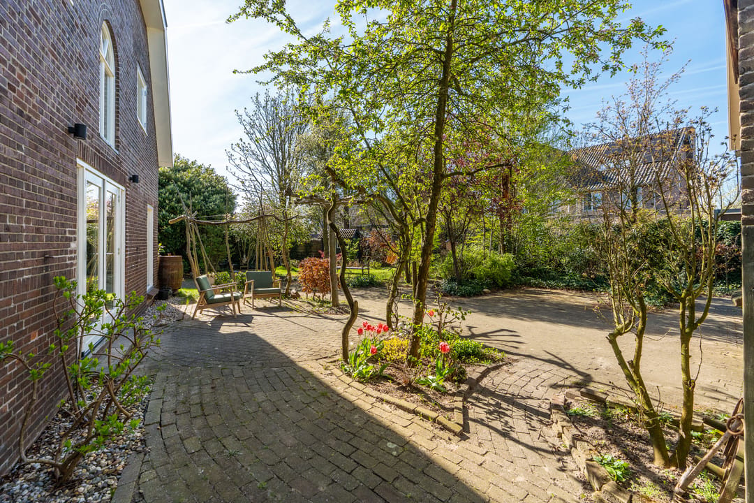 Luxuriously Renovated Semi-Detached Home with Studio and Greenhouse on Spacious 1,400m² Plot in Lent — 16