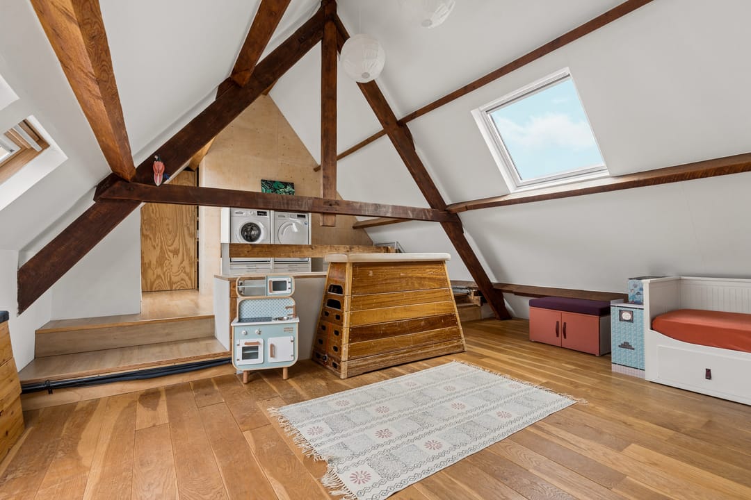 Luxuriously Renovated Semi-Detached Home with Studio and Greenhouse on Spacious 1,400m² Plot in Lent — 38