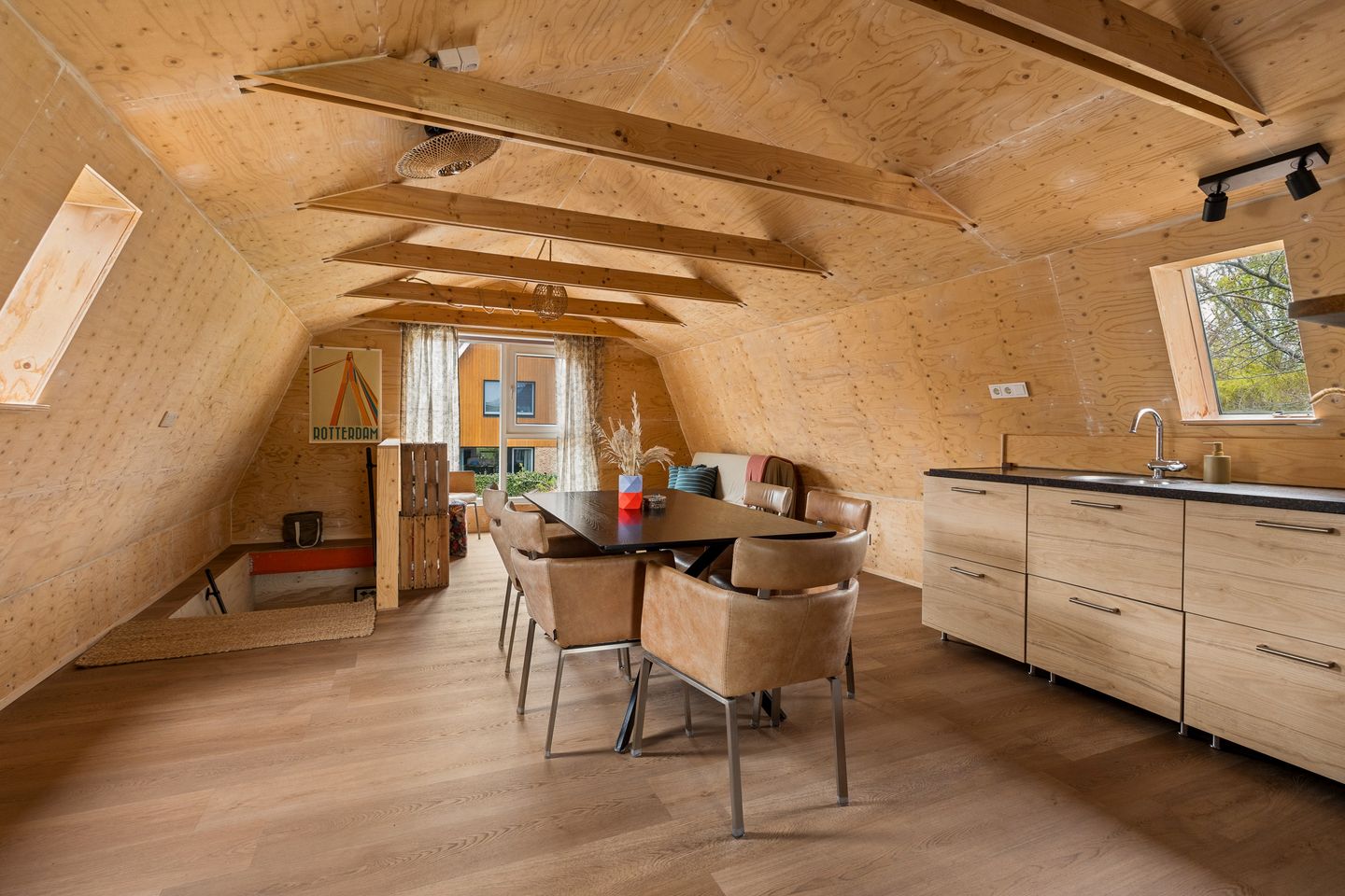 Luxuriously Renovated Semi-Detached Home with Studio and Greenhouse on Spacious 1,400m² Plot in Lent — 50