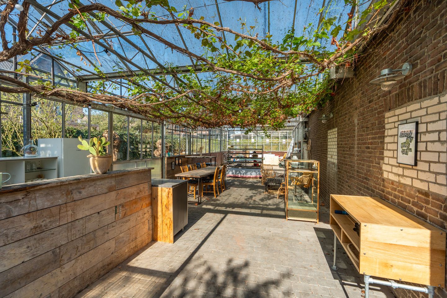 Luxuriously Renovated Semi-Detached Home with Studio and Greenhouse on Spacious 1,400m² Plot in Lent — 55