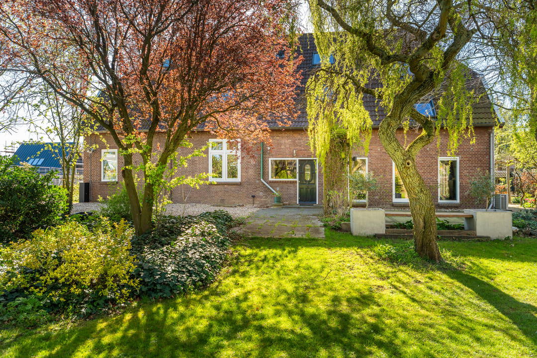 Luxuriously Renovated Semi-Detached Home with Studio and Greenhouse on Spacious 1,400m² Plot in Lent — 67
